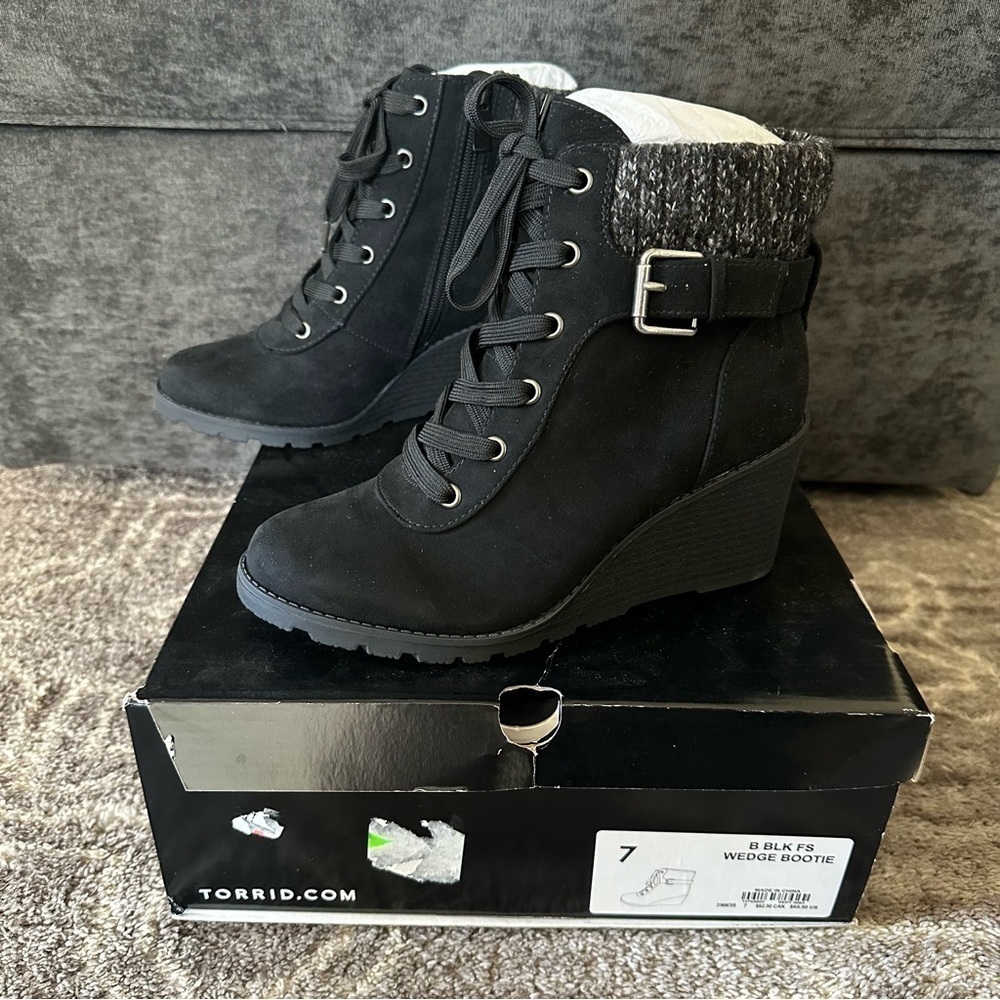 NWT Torrid Wedge Booties Faux Suede Sweater Trim Black 7WW